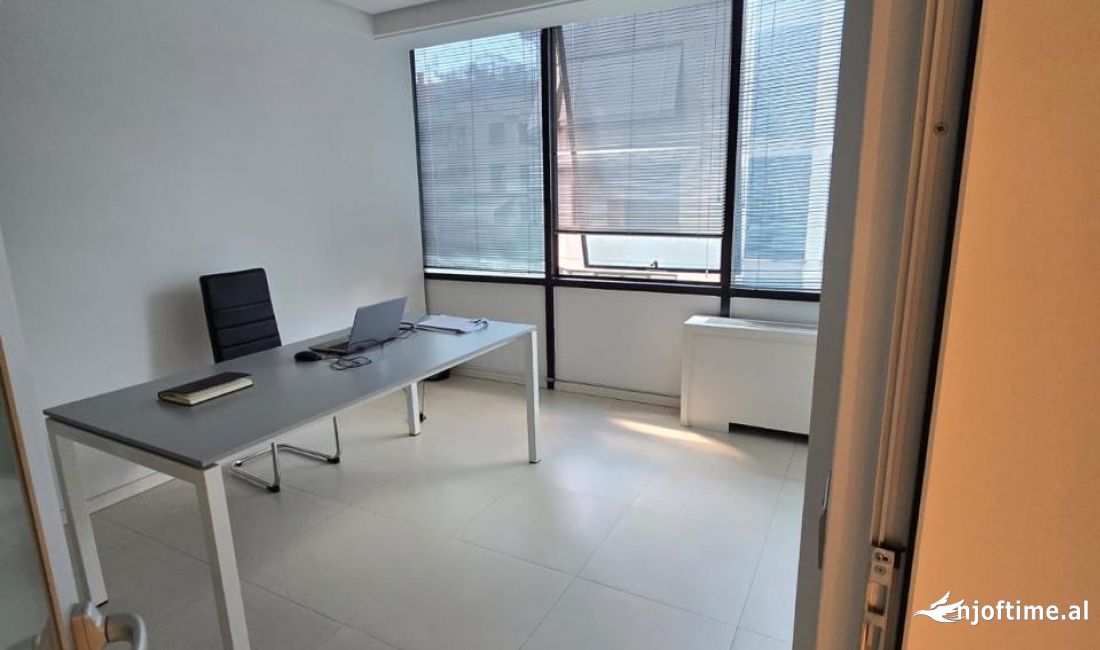 Shitet super ambjent 92 m2 tek Ambasador 3