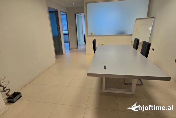 Shitet super ambjent 92 m2 tek Ambasador 3