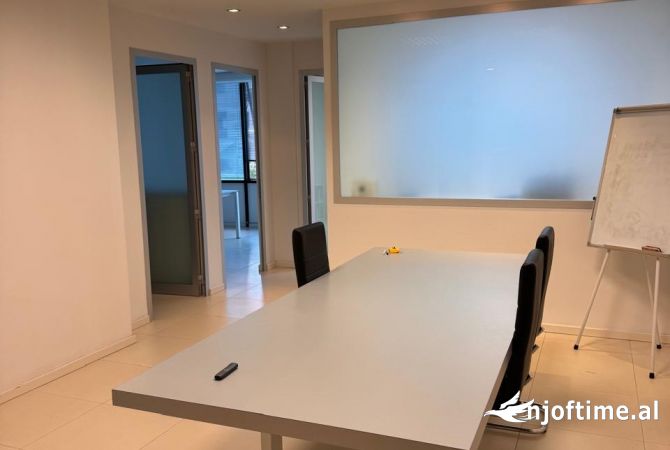 Shitet super ambjent 92 m2 tek Ambasador 3