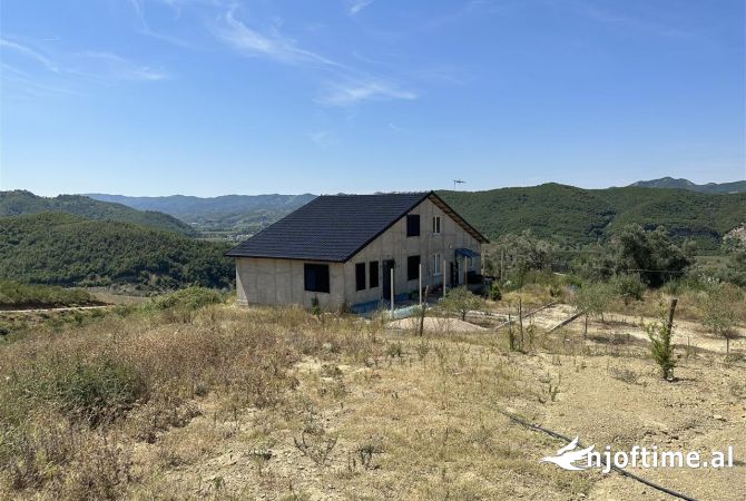 Ambiente Commerciale in Vendita 2+1 a Tirana - 400,000 Euro