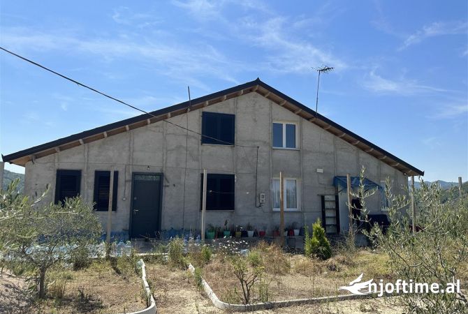 Ambiente Commerciale in Vendita 2+1 a Tirana - 400,000 Euro