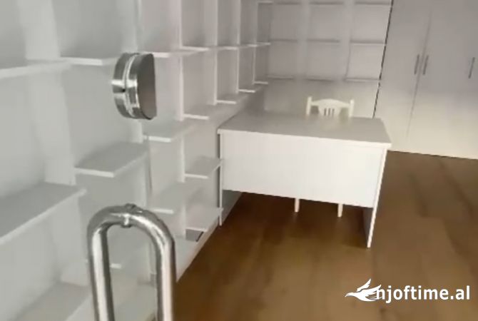 Ambiente Commerciale in Vendita 1+1 a Tirana - 63,000 Euro