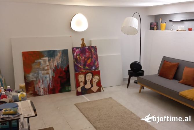 Ambiente Commerciale in Vendita 1+1 a Tirana - 75,000 Euro