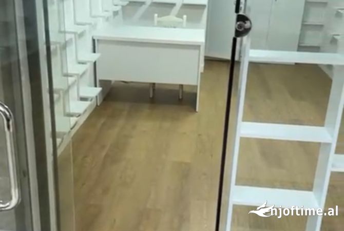 Ambiente Commerciale in Affitto 1+1 a Tirana - 500 Euro