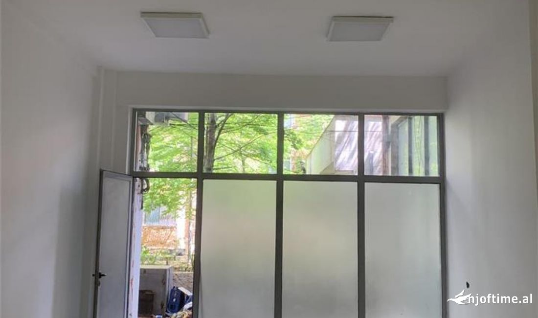 Shitet dyqan ne rrugen Islam Alla , myslym shyr