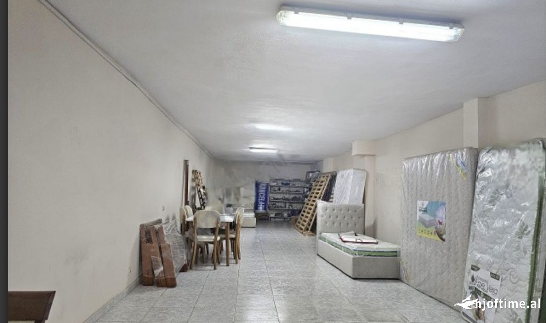 Shitet ambjent 98 m2 ne rr Dritan Hoxha, Laprake 