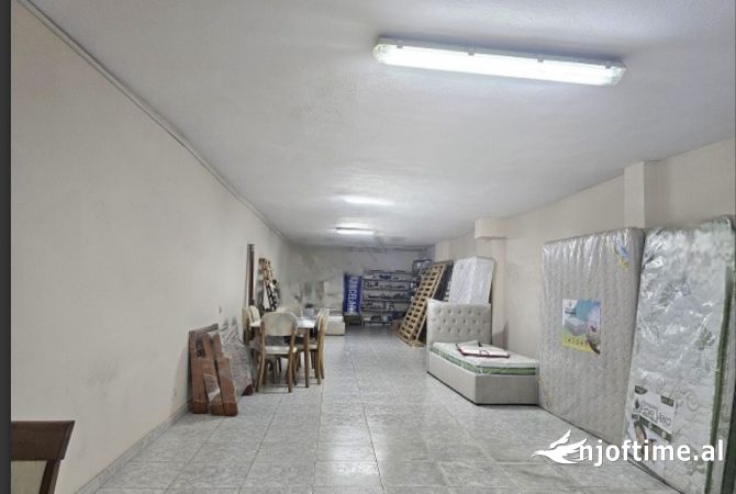 Ambiente Commerciale in Vendita 1+1 a Tirana - 100,000 Euro