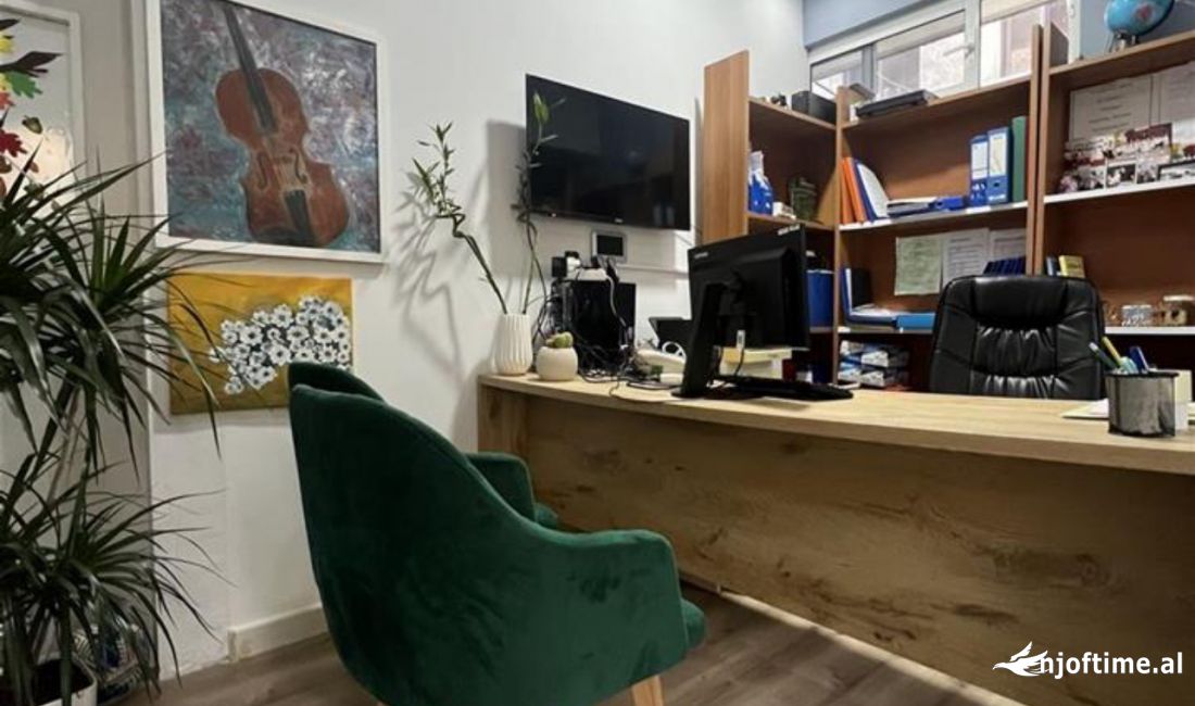 Jepet super ambjent me qera ne don bosko 120 m2 dyqan + 130 m2 verande 