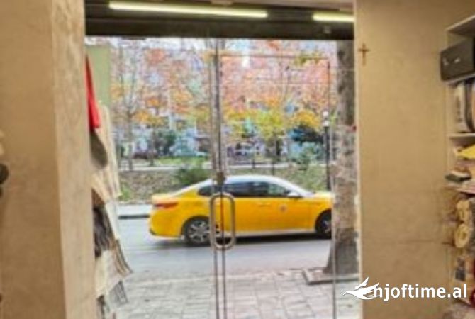 Ambiente Commerciale in Affitto 1+1 a Tirana - 65,000 Leke