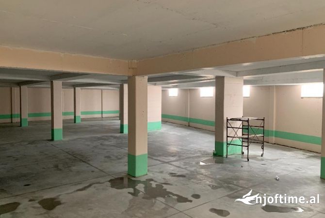 Ambiente Commerciale in Affitto 1+1 a Tirana - 4,500 Euro
