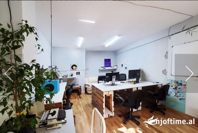 Ambiente Commerciale in Affitto 3+1 a Tirana - 550 Euro