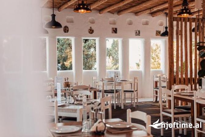 Shitet hotel ne Dhermi -Palase , 100 larg detit 