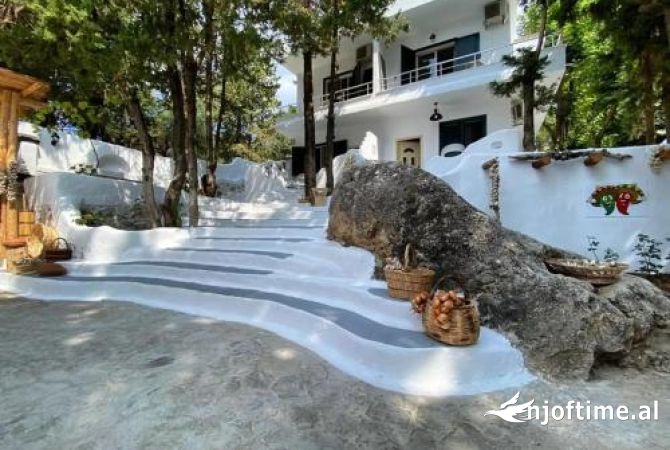 Shitet hotel ne Dhermi -Palase , 100 larg detit 