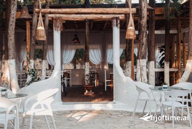 Shitet hotel ne Dhermi -Palase , 100 larg detit 