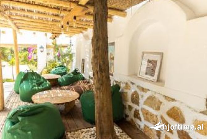 Shitet hotel ne Dhermi -Palase , 100 larg detit 