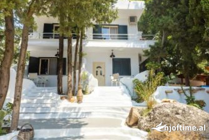 Shitet hotel ne Dhermi -Palase , 100 larg detit 