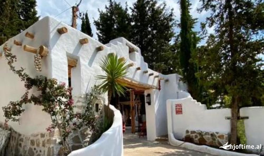 Shitet hotel ne Dhermi -Palase , 100 larg detit 