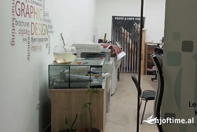 Shitet dyqan tek rr Mikel Maruli , Astir 