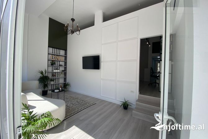 Ambiente Commerciale in Vendita 1+1 a Tirana - 165,000 Euro