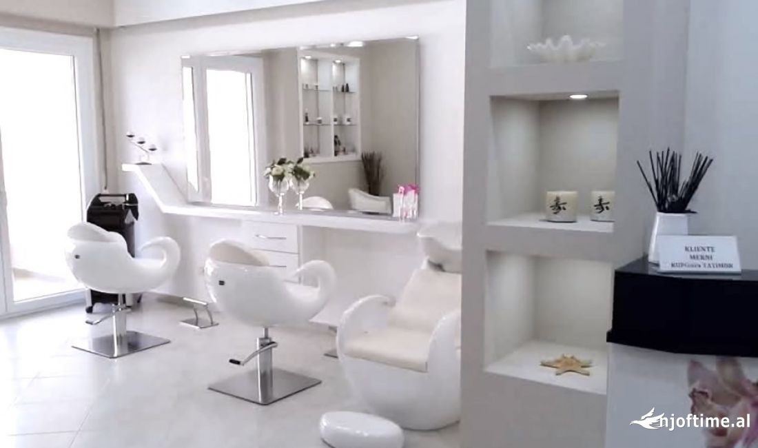 Jepet ambjent biznesi i kompletuar per Beauty Sallon me qera tek kopshti botanik