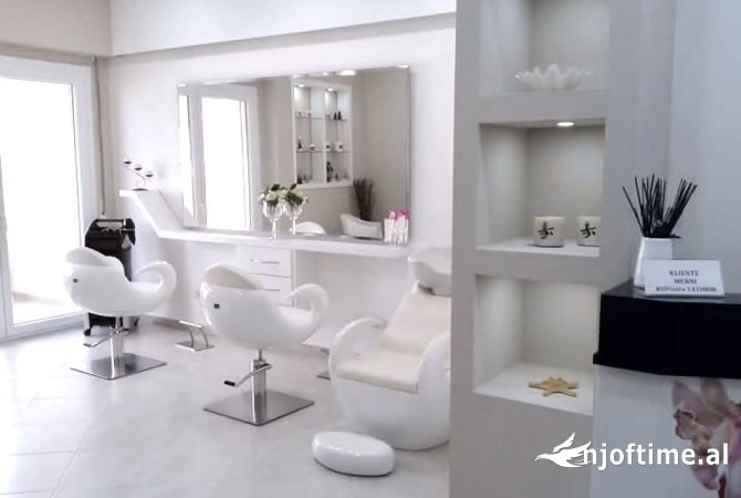 Jepet ambjent biznesi i kompletuar per Beauty Sallon me qera tek kopshti botanik