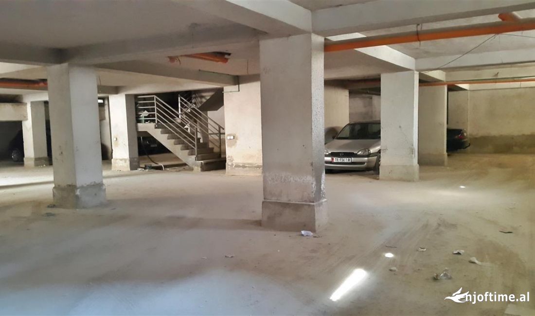 Shitet garazhd tek rr Dibres, 573 m2 ne -1