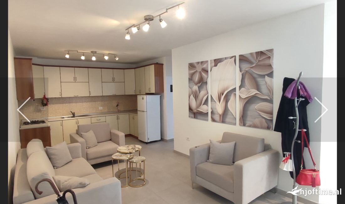 Jepet ambjent 2+1 me qera ne Myslym Shyr per zyra 