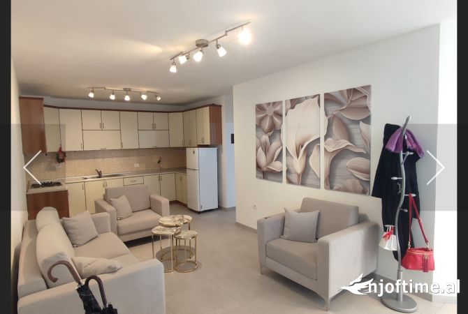 Jepet ambjent 2+1 me qera ne Myslym Shyr per zyra 