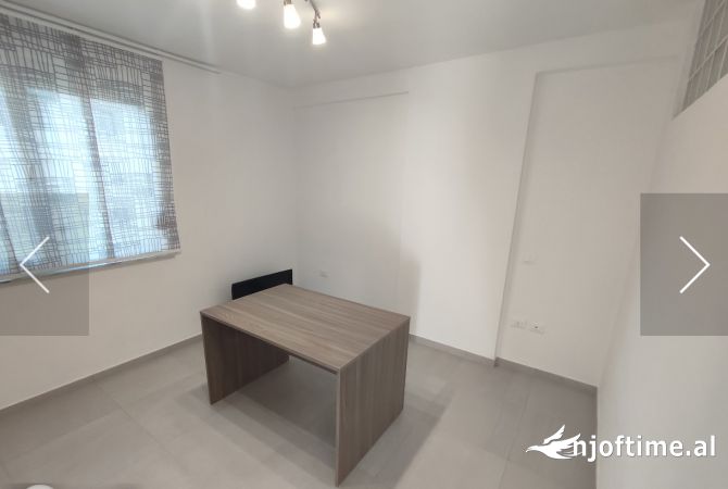 Jepet ambjent 2+1 me qera ne Myslym Shyr per zyra 