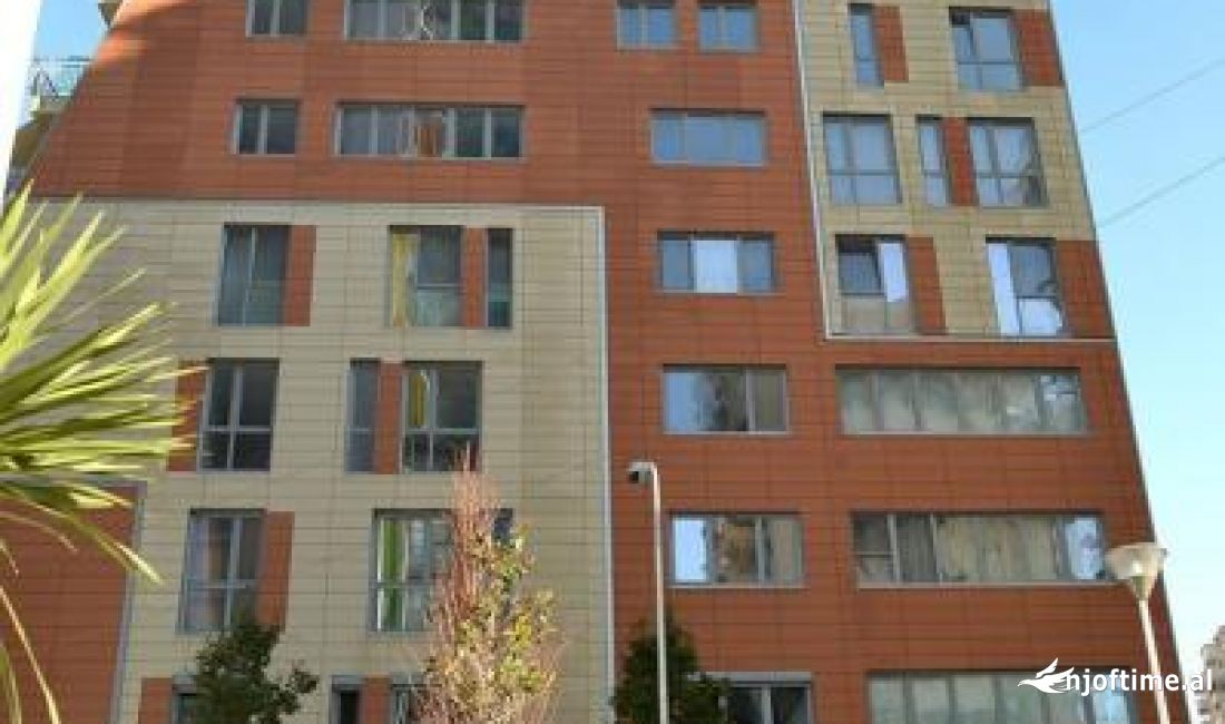 Shitet dyqan tek Ambasador 2 , kati 0