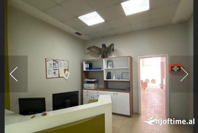 Jepet ambjent biznesi me qera tek Qendra Condor , bosh ose i mobiluar 