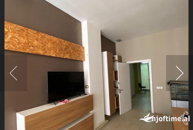 Jepet ambjent biznesi me qera tek Qendra Condor , bosh ose i mobiluar 