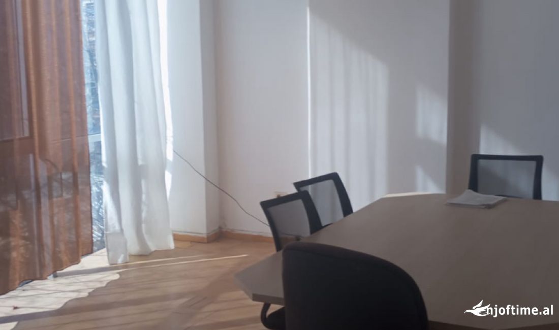 Shitet ambjent biznesi tek Rossman Lala ne Xhamllik 