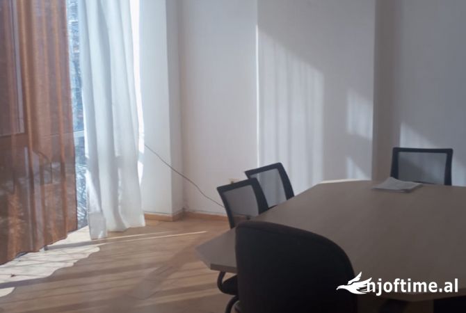 Business Property in Sale 3+1 in Tirana - 6,700,000 Leke