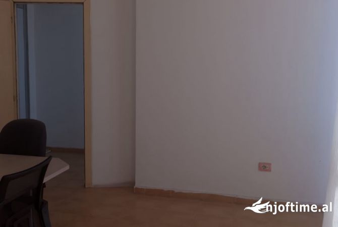 Business Property in Sale 3+1 in Tirana - 6,700,000 Leke