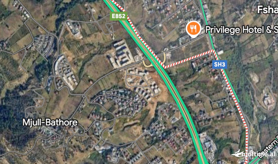 Shitet toke 2600 m2 ne Mjull Bathore , prane Rrethit Tegut