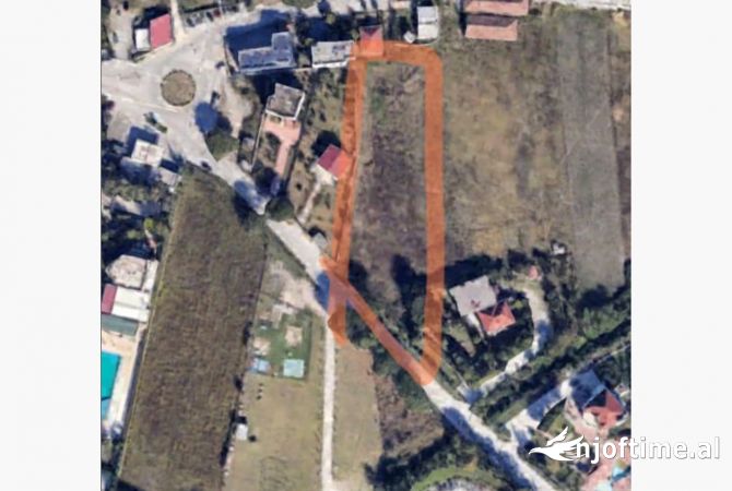 Shitet toke ne Mullet , mund te ndahet ne 2 pjese 