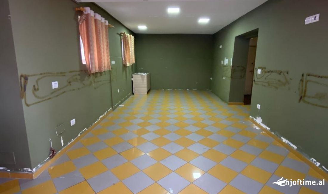 Jepet ambjent biznesi me qera , rr Hamdi Cinoimeri , Kombinat 