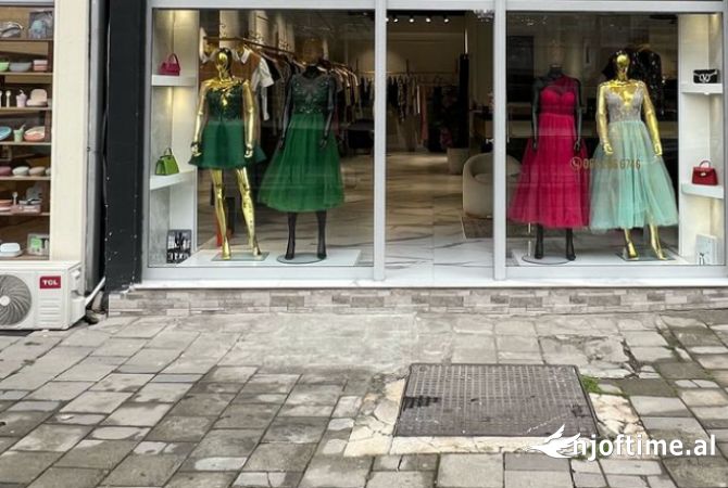 Ambiente Commerciale in Vendita 1+1 a Tirana - 200,000 Euro