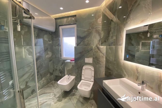 Jepet apartament 2+1+parkim me qera tek Donika Center , rr Mine Peza