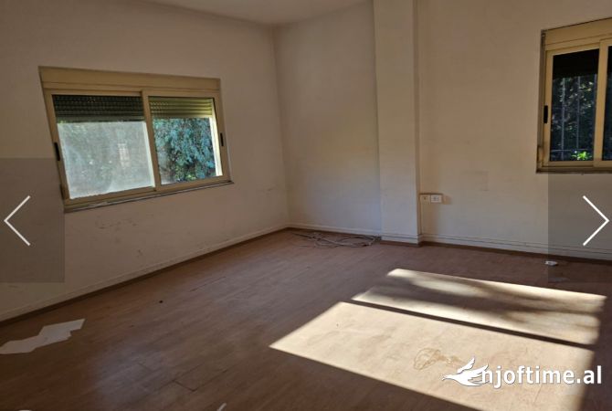 Ambiente Commerciale in Affitto 3+1 a Tirana - 1,500 Euro