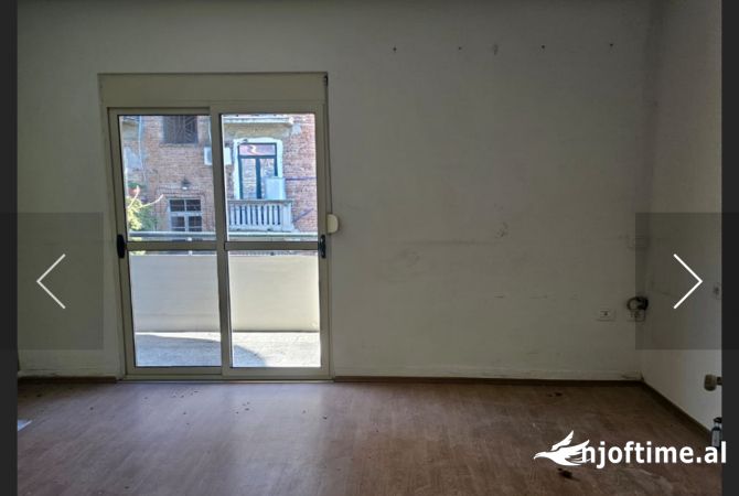 Ambiente Commerciale in Affitto 3+1 a Tirana - 1,500 Euro