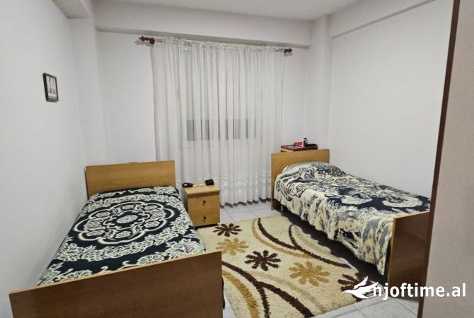 Shtepi me qera Apartament ne Tirane, 3+1, Mobilimi E mobiluar, Pagesa 70,000  Leke.