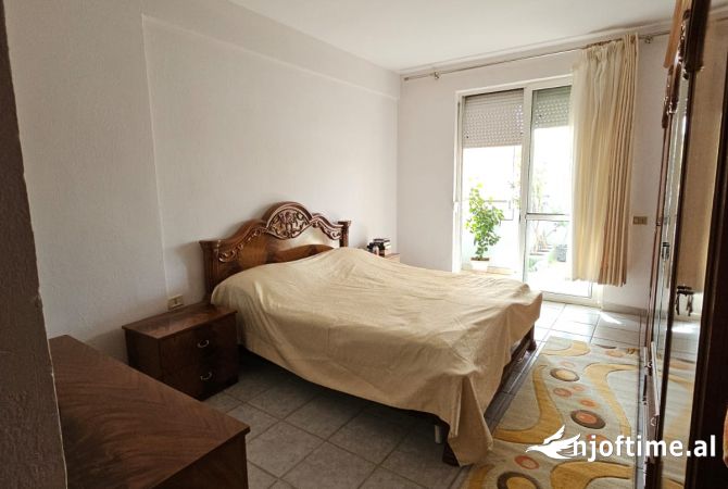 Shtepi me qera Apartament ne Tirane, 3+1, Mobilimi E mobiluar, Pagesa 70,000  Leke.