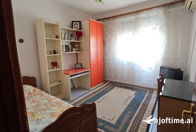 Shtepi me qera Apartament ne Tirane, 3+1, Mobilimi E mobiluar, Pagesa 70,000  Leke.