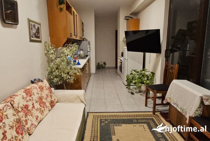 Shtepi me qera Apartament ne Tirane, 3+1, Mobilimi E mobiluar, Pagesa 70,000  Leke.