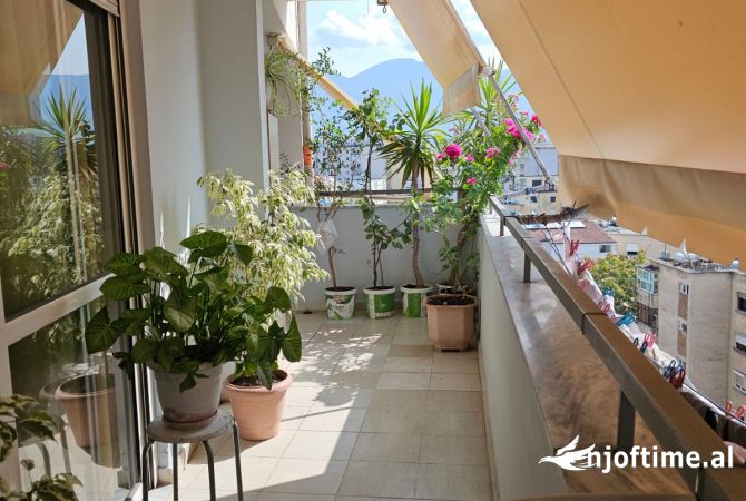 Shtepi me qera Apartament ne Tirane, 3+1, Mobilimi E mobiluar, Pagesa 70,000  Leke.