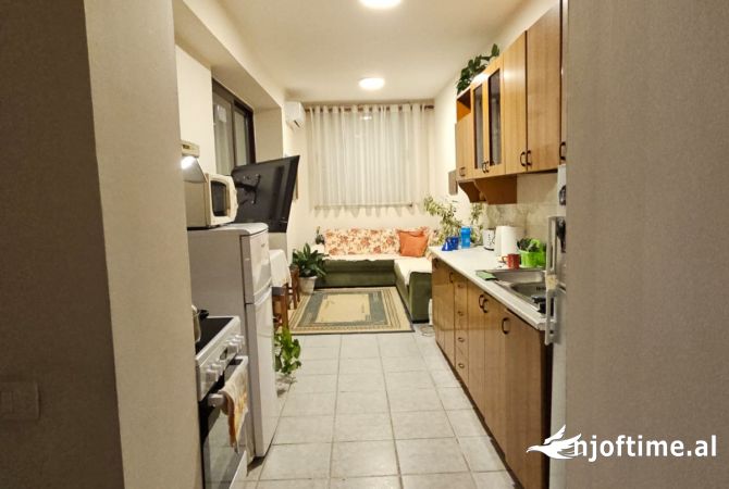 Shtepi me qera Apartament ne Tirane, 3+1, Mobilimi E mobiluar, Pagesa 70,000  Leke.