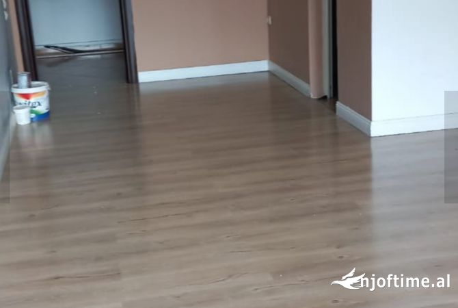 Ambiente Commerciale in Affitto 1+1 a Tirana - 850 Euro