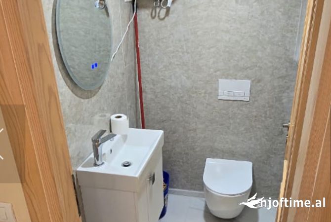 Ambiente Commerciale in Affitto 1+1 a Tirana - 300 Euro